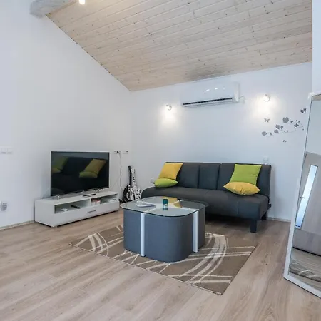 Chrystal Villa Podlug